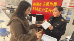  镇市场监管所严酷落实亮卡运营、规范着